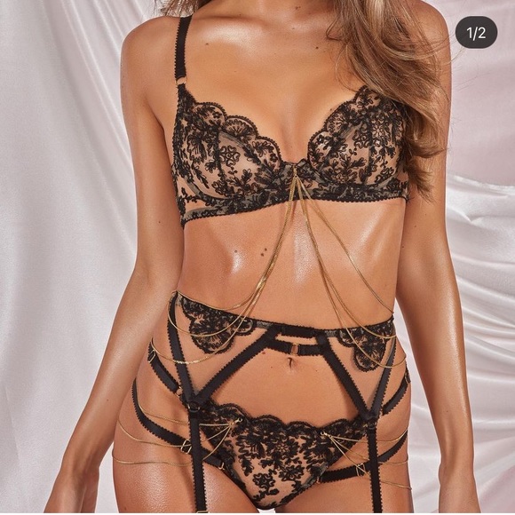 SOLD!! Edge O’ Beyond Set 🖤 - Picture 1 of 5